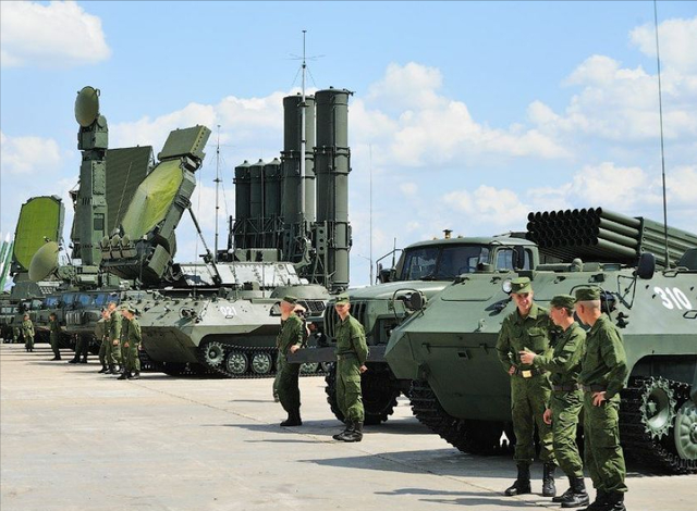 西方围堵、内忧外患！俄罗斯发展30年被华反超，难怪拿不下乌克兰