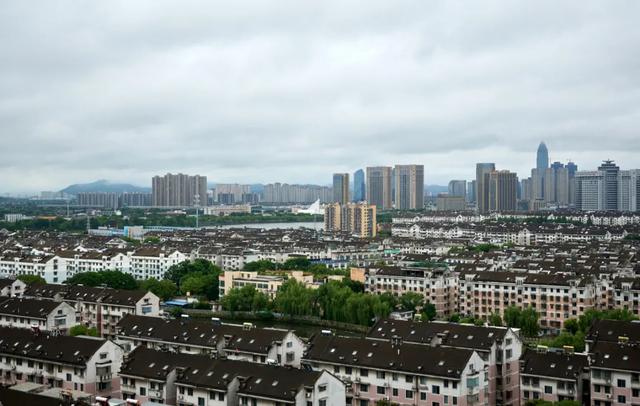 适合退休后夫妻旅居的六座小城，气候宜人，消费不高，生活舒适