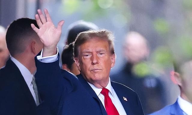 中方大手一挥，再抛118亿美债，加拿大动作更大，特朗普开始换人