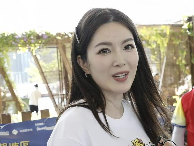 香港知名女星正式离婚，恢复单身即有追求者，宣布全面复出