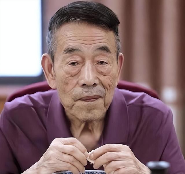 梁小龙被曝离世1天，私生活被扒底朝天	，原来他和杨少华处境一样