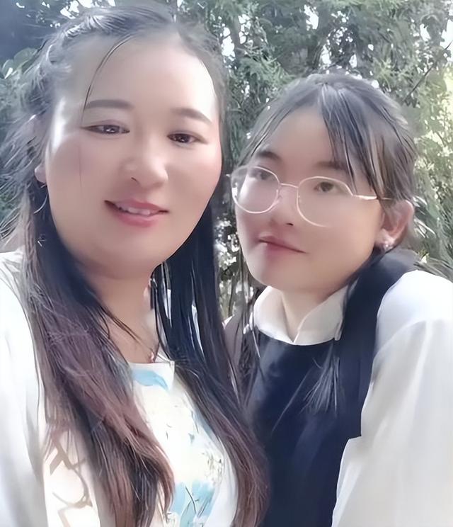 四川高考女孩杜彬洋去世！仅18岁，刚被北川医学院录取，弟弟立碑