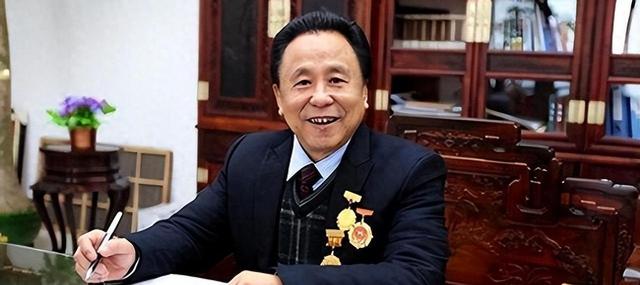 包养10位情妇，睡觉翻牌生下11个私生子，最小情人竟还是零零后！