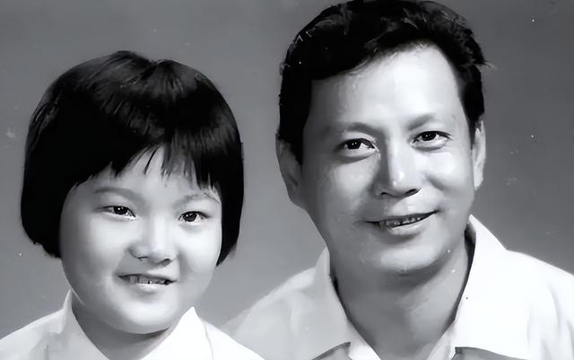 陈凯歌前妻洪晃晒京郊院子，空地上百平，爱马仕被她拍出廉价感