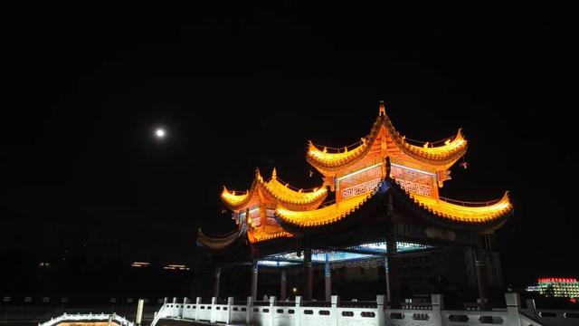 月圆，云南