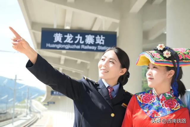 动车出行有多火?这个景区打破40年客流量纪录!