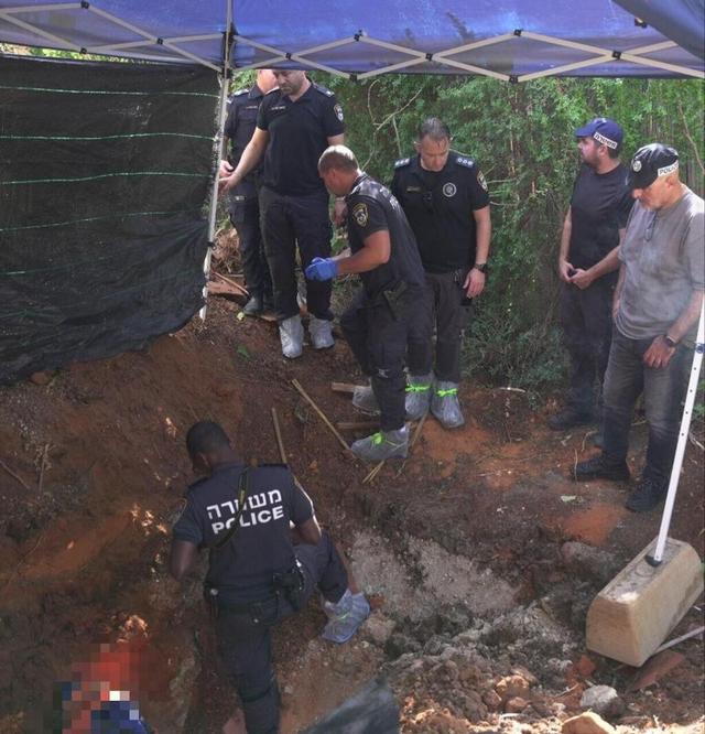 为骗每月3.9万，女儿埋了93岁大屠杀母亲，还封死窗户