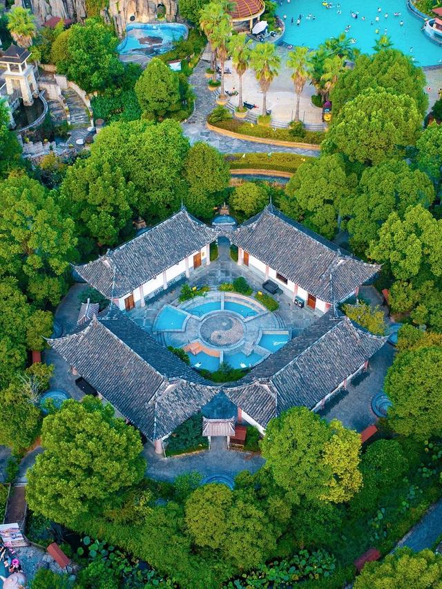 挖到了7座真正的避寒小城，游客少物价低，不冻人，超适合全家去