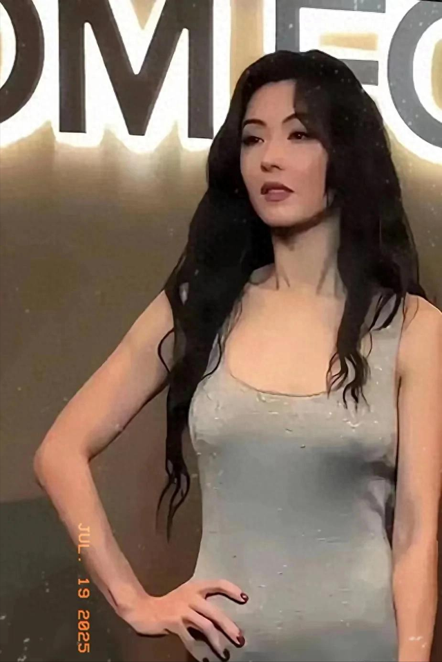 港星真的是越来越放的开了！张柏芝疑似真空出席活动。惊艳众人！