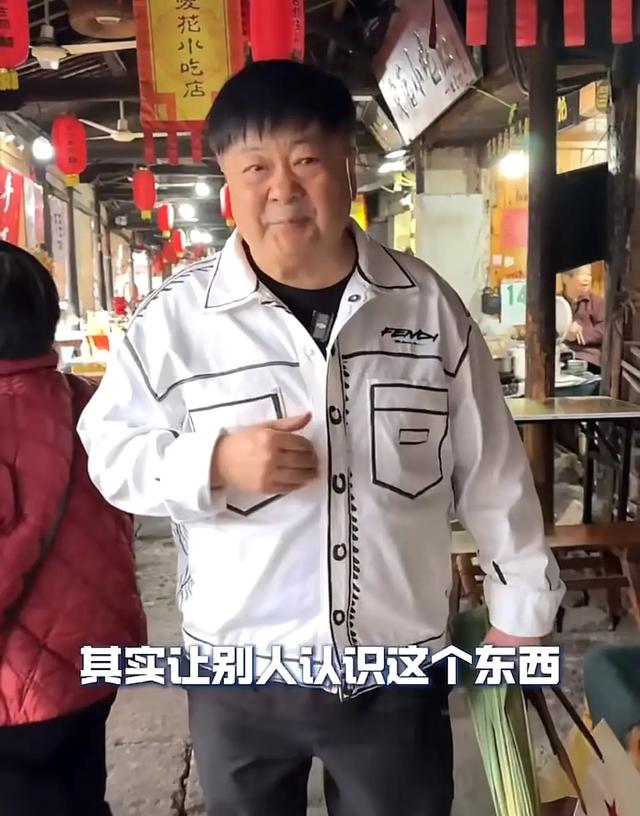 洪剑涛浙江旅游！想试戴帽子要求“付5元”，走好远心里还不舒服