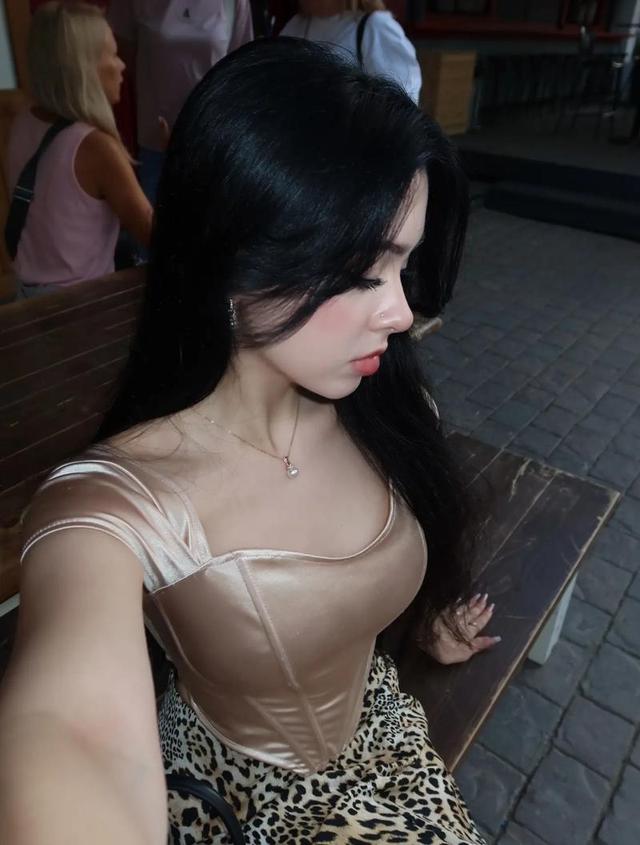 58岁中国大叔一夜暴富，出国专猎洋妞，却不敢碰伊朗女，内幕扎心