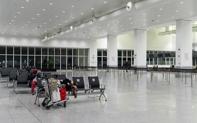 比利时两座机场因无人机入侵关闭，国防部长：这些人企图制造恐慌