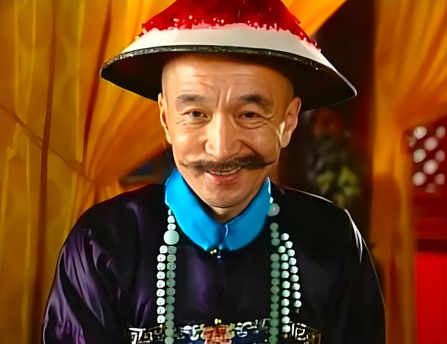 李保田54岁儿子中年叛逆，纹花臂打耳钉戴佛珠，回应：父在不留须