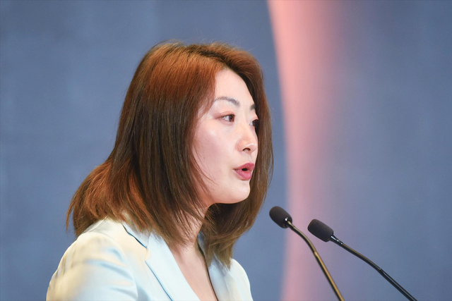 “首战”输了？老员工趁人之危，爆更多猛料，宗馥莉远比看到更狠