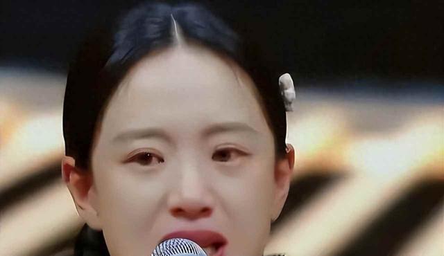 这跟不穿有啥区别？32岁李梦真空上阵，几乎全裸，简直太大胆