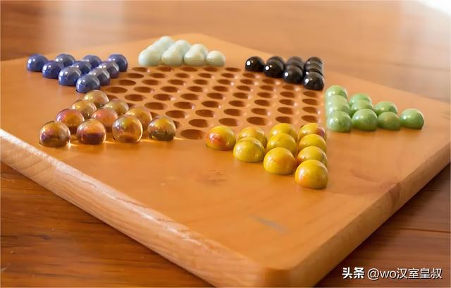 中国跳棋：规则、玩法及策略技巧
