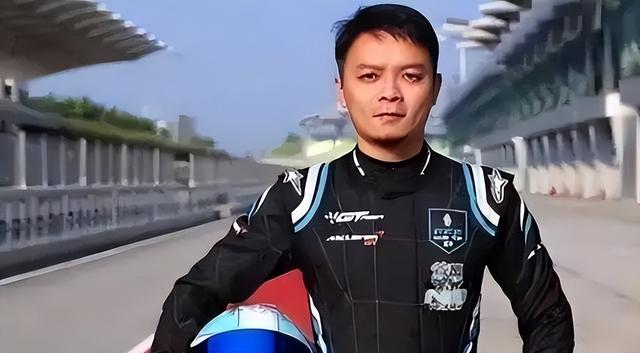一夜输1亿，一瓶酒50万，2亿豪车买来当玩具，父子败光百亿家产！