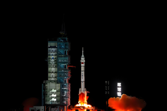 刘慈欣站台《神舟十三号》影片，不仅仅是对中国太空任务的记录