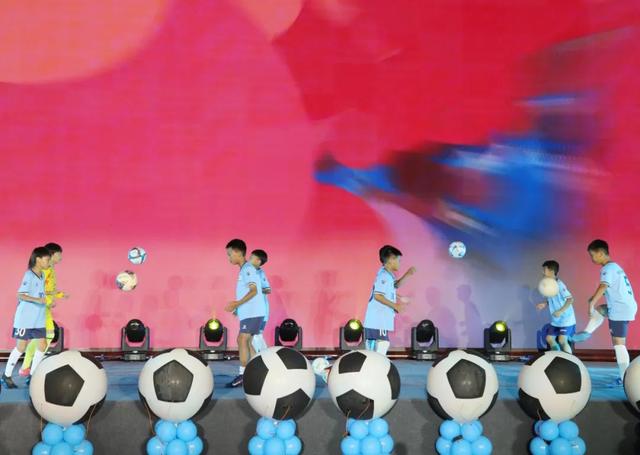 江苏盐城：绿茵场上“竞技” 双城联动“走亲”