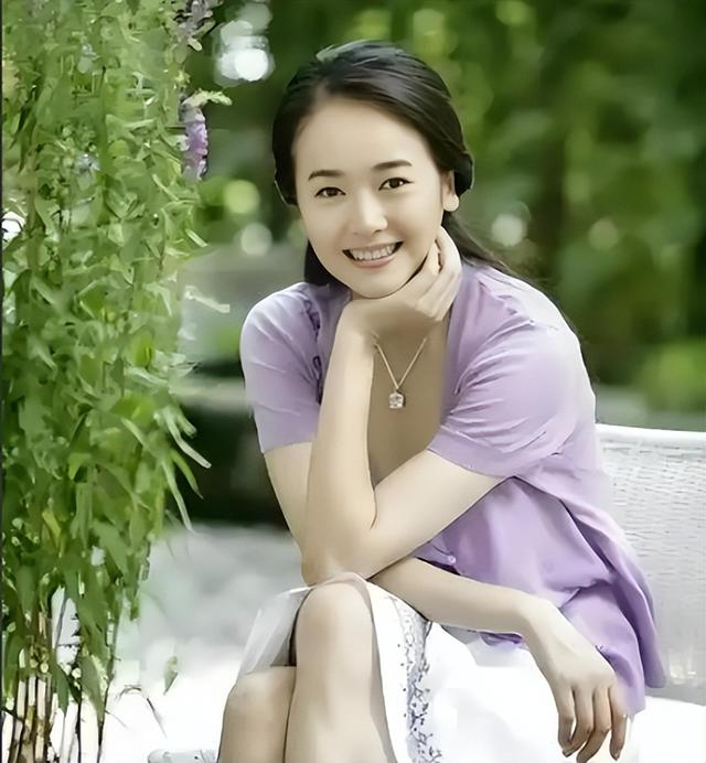 内地第一尤物左小青：戏里宽衣解带令人沉醉，如今48岁依旧迷人