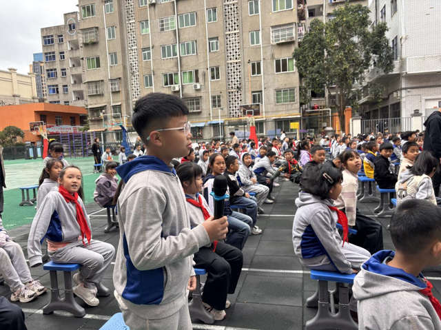 中国科学院科学家科普报告广元行之走进宝轮一小