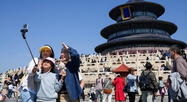 泰国大量水果腐烂，因为摊上的一句中文，中国游客：自己留着吧