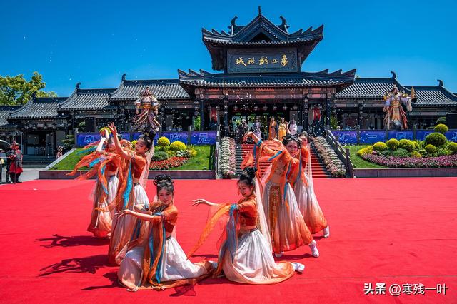 又是象山影视城！五一假期首日人气爆表，再现人山人海盛况