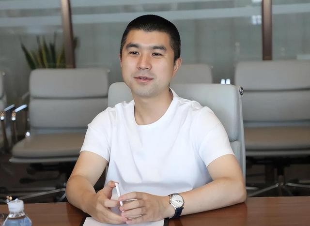 蛇鼠一窝！恒大二把手夏海钧的美国邻居，竟是另一个逃跑富豪