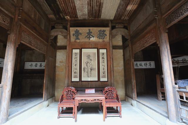 安徽歙县有一座徽商大宅院，雕梁画栋尽显风华，是徽州文化的圣殿