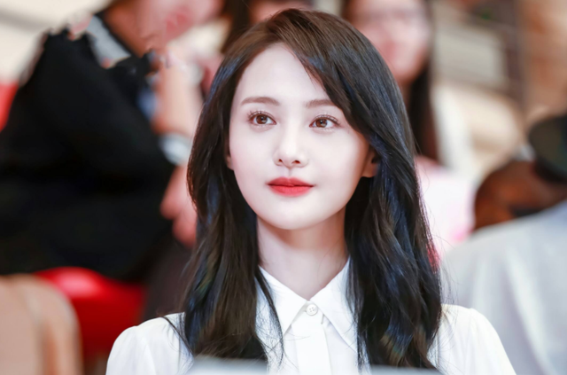 35岁郑爽近照曝光！形象管理失败	，彻底成了素人，在美日子舒坦了