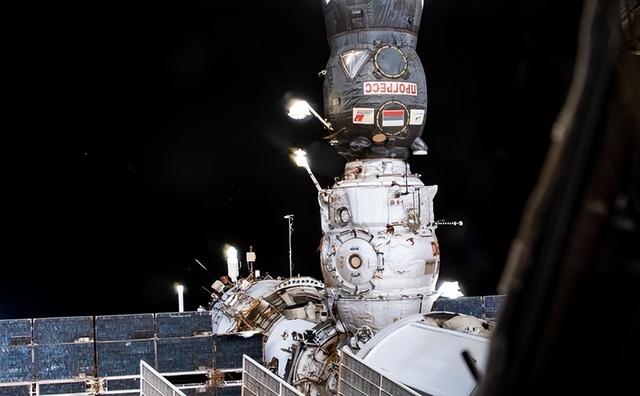 中美俄飞船载重差距断崖：美国3.3吨，俄2.5吨，中国令人意外