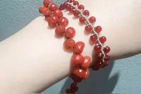 用绿化带金佛草做了条手串送自己，颗颗红色小元宝，太喜欢了！图片