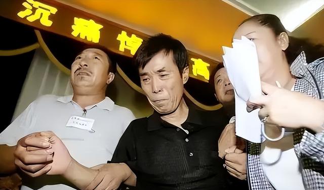 76岁何庆魁晚年失德？亲儿子揭家丑：他嫖不动了，每月1万够花