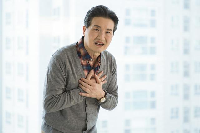 老年人腿疼，是坚持散步好，还是彻底卧床好？看看医生怎么说