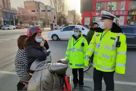 2025年，戴头盔也处罚？交警明确，电动车主4大行为严查、罚款！图片