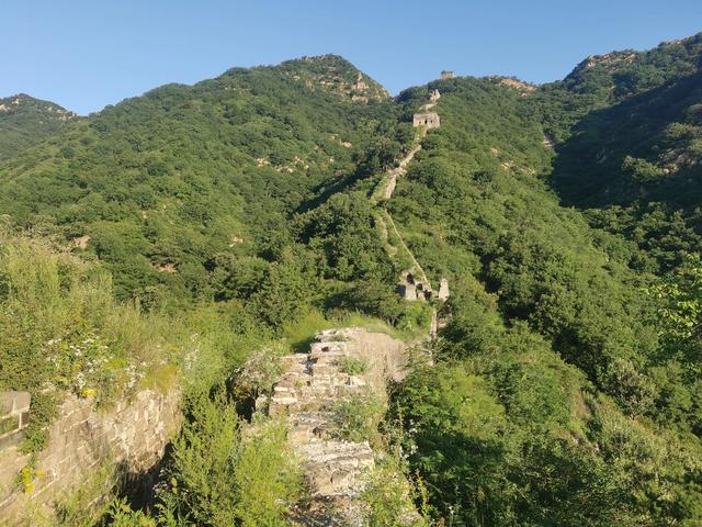 长城青山关初秋晨景