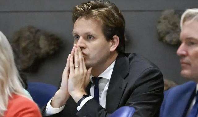 荷兰公开宣布制裁中国，各个公司芯片受损，中国反应令人意想不到