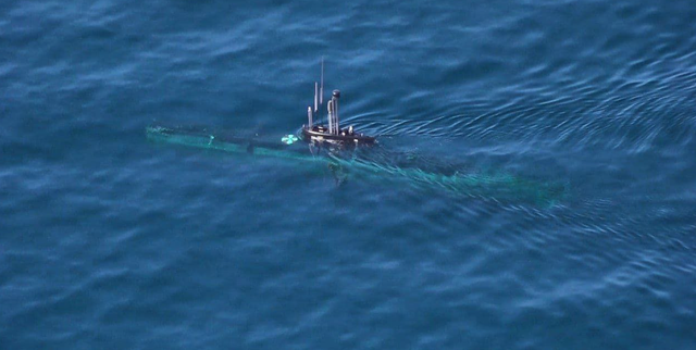 美军航母压境，伊朗“死士	”潜艇紧急出动，能否突破美军阻拦？