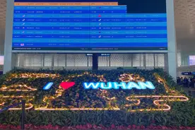 飞机上我目睹了邻座一对陌生男女的“艳遇”图片