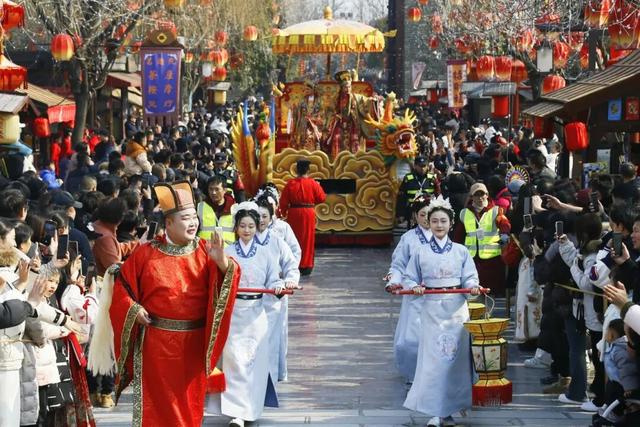 宋“潮”好玩！过年就来开封吧~