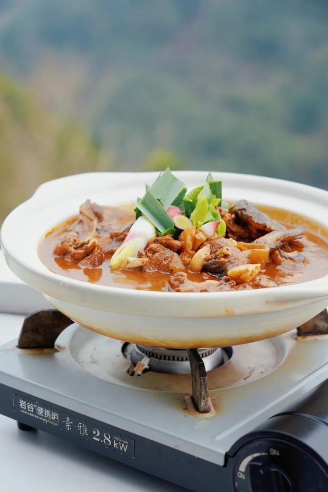 在临安,怎样才算“真土豪”?答案:买猪送房!