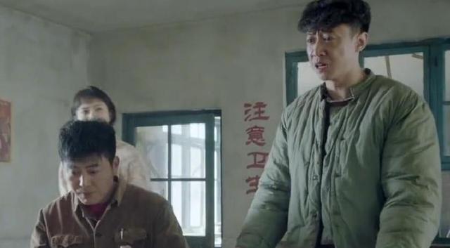 河南安阳火车站卖烟小伙被抓	，审讯后暴露身份惊动全军，他是谁？