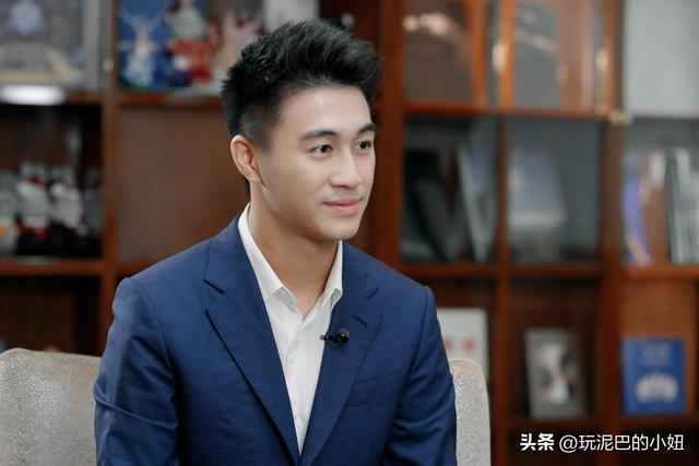 何猷君“霸总”人设崩塌，拖欠工资恶心一幕上演，员工举步维艰