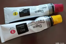 这款染发剂5分钟变黑，质量又好，用起来也方便。图片