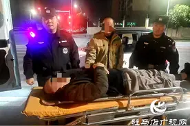 沉醉不知归路 民警深夜救助图片