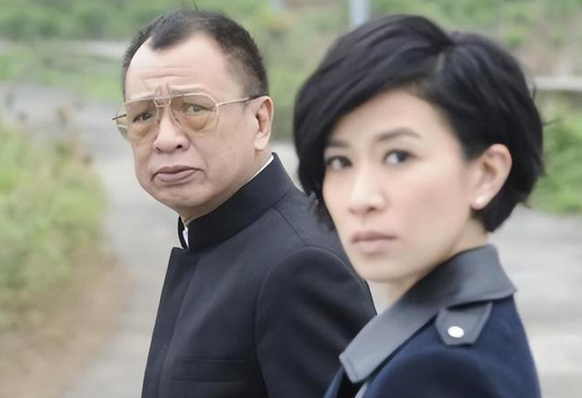 没想到，许绍雄猝然离世不到24小时，佘诗曼竟因一个举动口碑暴涨