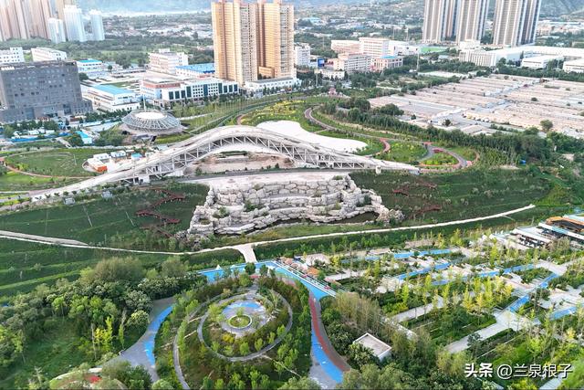 晨色里的兰州七里河彭家坪——都市文化休闲公园