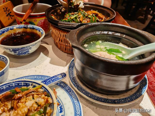 以吃的名义南京一日游：南京大牌档的午餐，四个招牌菜点了三样