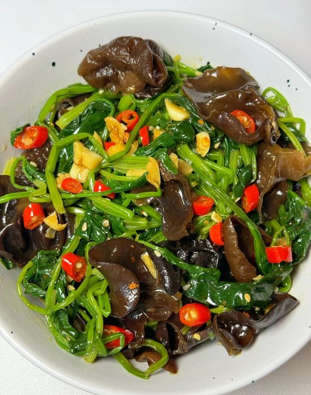 “血管清道夫”被发现！才3块1斤，清垃圾降血脂，中老年人要多吃