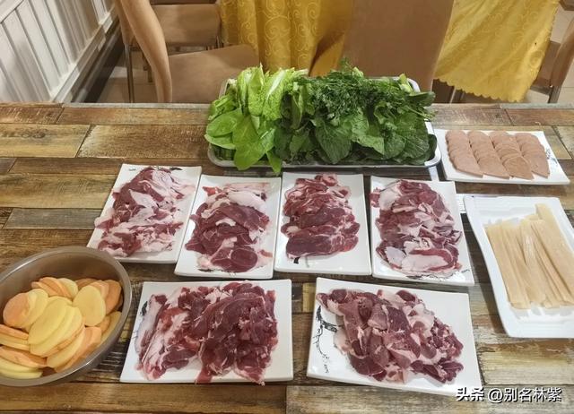 在额尔古纳和网友去了免费的湿地公园,晚上在青旅吃涮羊肉(十)